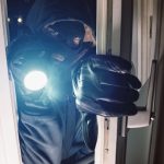 Como evitar que intrusos ingresen a una vivienda